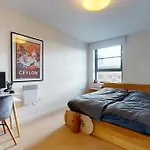 Londwell, City & Limehouse Balcony Apartment - City Views