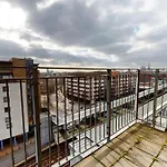 Londwell, City & Limehouse Balcony Apartment - City Views