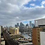 Londwell, City & Limehouse Balcony Apartment - City Views