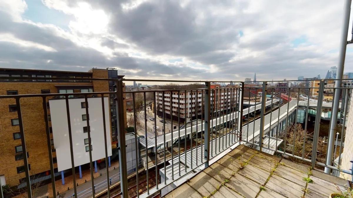 Londwell, & Limehouse Balcony - Views Londra