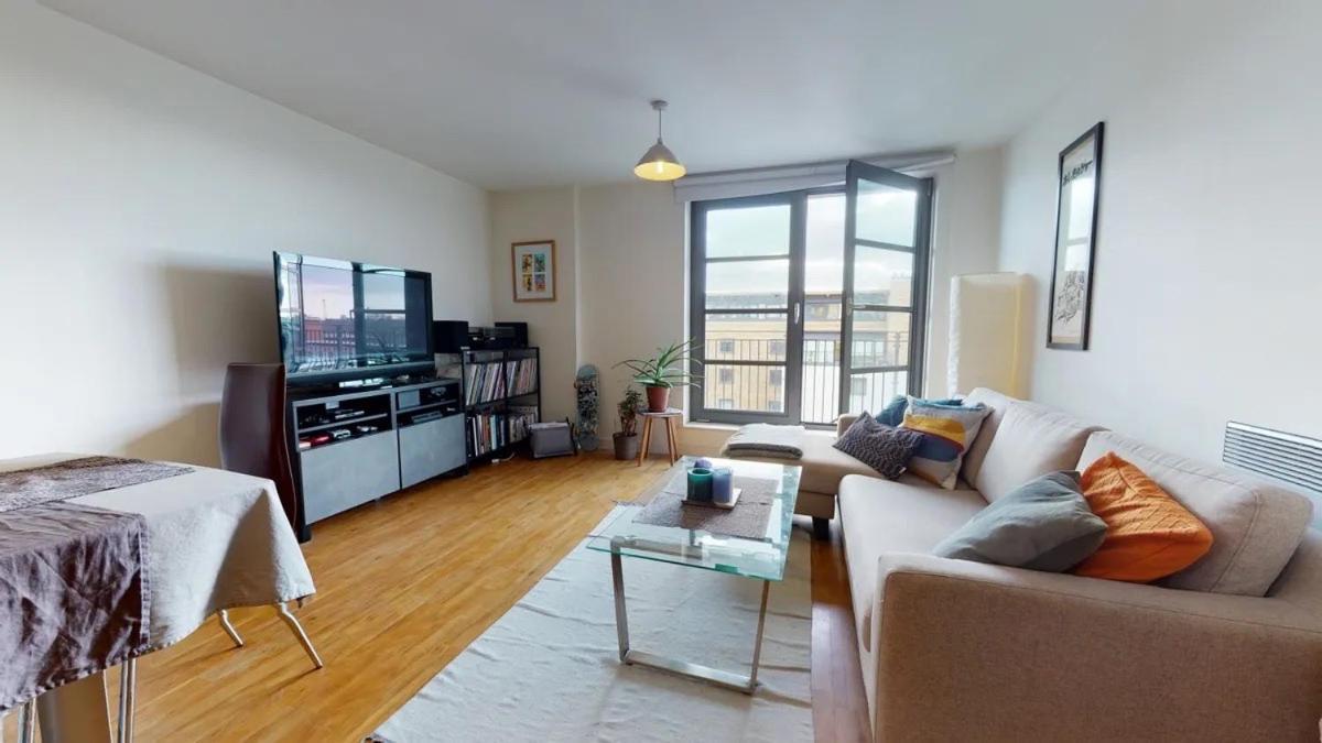 Londwell, & Limehouse Balcony - Views London